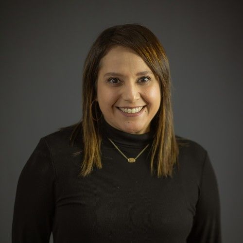 Abby Rivera de Cazares Administrative Assistant en Espanol