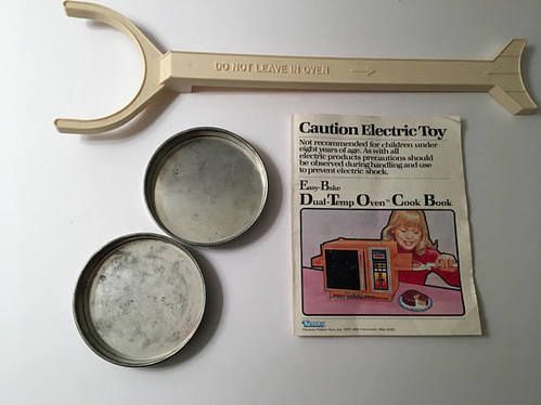 1986 Easy Bake Dual Temp Oven